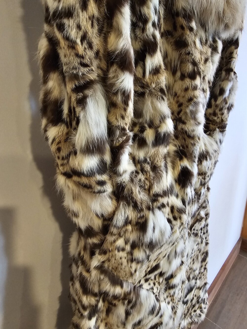 Vintage Robinson's Genuine Wild Fur & Fox Collar Coat | M.J. Monogram Mcm - Picture 7 of 15
